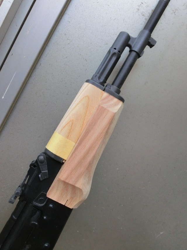 次世代AKS74N用ウッドハンドガードの荒加工完了！