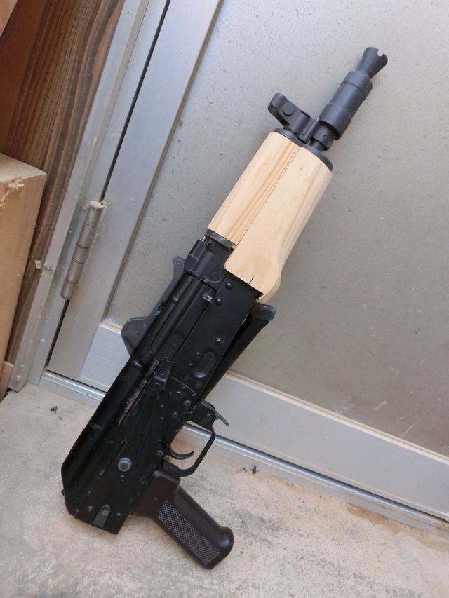 次世代AKS74Uウッドハンドガードの荒加工完了！