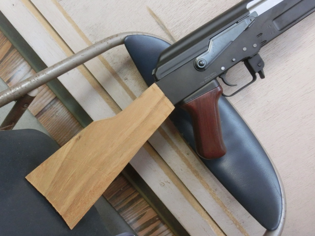 次世代AK47用ウッドハンドガードとストックの製作！