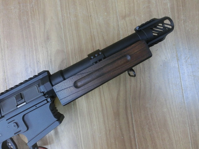 次世代AKS74U　サムホールハンドガードの製作続き！
