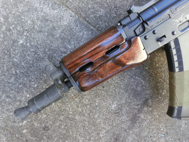 次世代AKS74Uハンドガードの塗装！