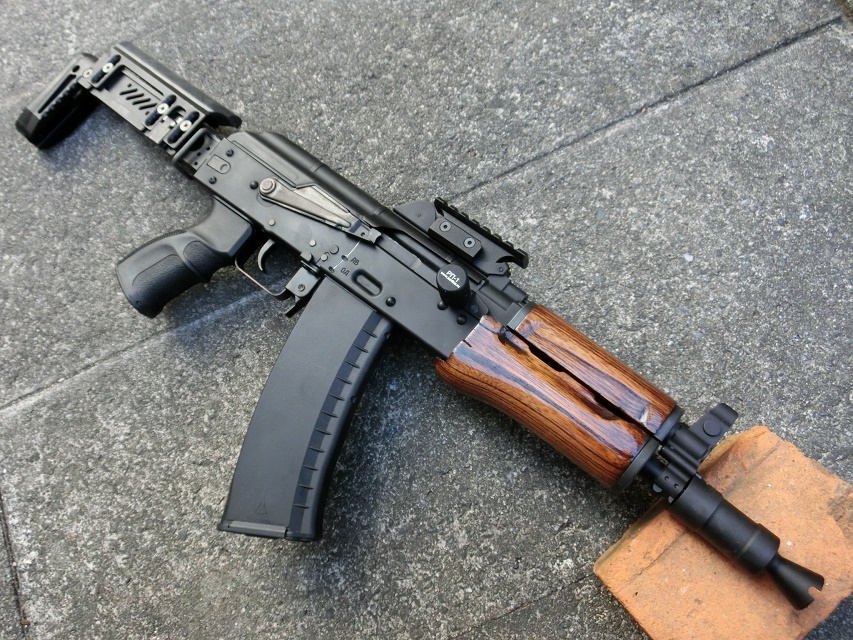 次世代AKS74Uウッドハンドガードの製作、続き！