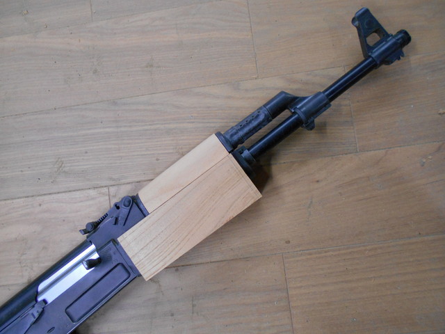 次世代AK47用グリップとウッドハンドガードの製作！