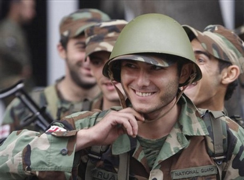 笑顔のグルジア兵