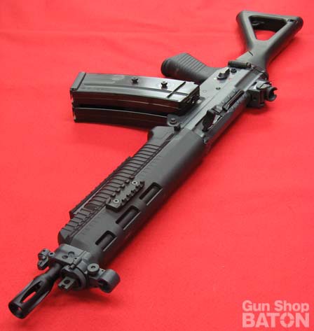 Gun Shop BATON blog:スイス軍制式採用銃のカービンバージョン SG551 フルメタル電動ガン