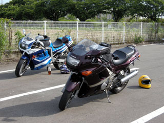 集合場所のバイク