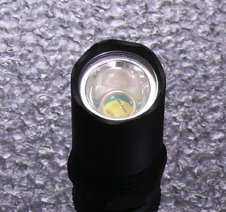 単四アルカリ1本でこんなに小さく明るいCREE LEDライト!