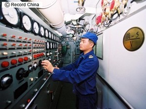 中国の潜水艦、艦内の気温が高すぎて食糧が1週間しか持たず