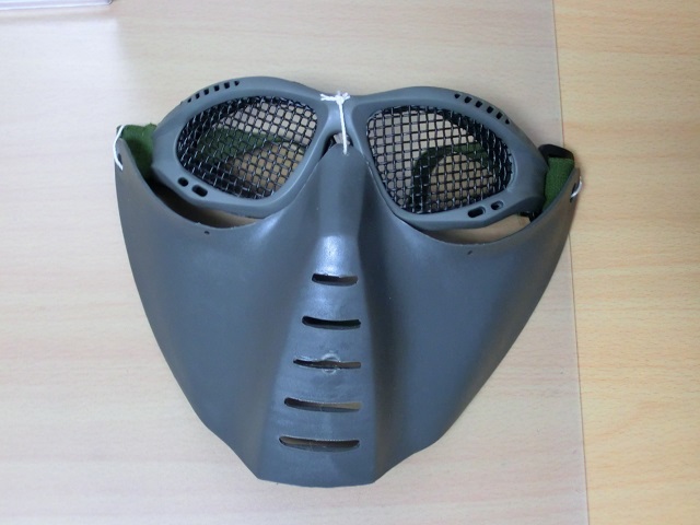 ゴーグルと鉄帽とマスク
