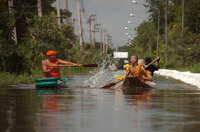 【画像】洪水に泣いてばかりでは無いバンコク市民【タイ】
