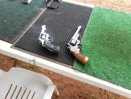 「タマ出てビックリ、スロー撃ち」 「タマ出てビックリ、スロー撃ち」