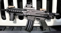 AKシリーズの折りたたみ銃床を装着した無骨なイメージのカスタムAR-15