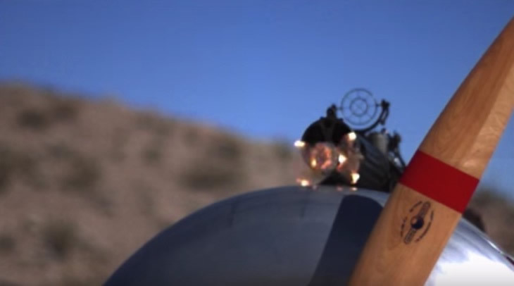 【メカニック解説動画】レシプロ機の機首機銃がプロペラを撃ち抜かないワケは？