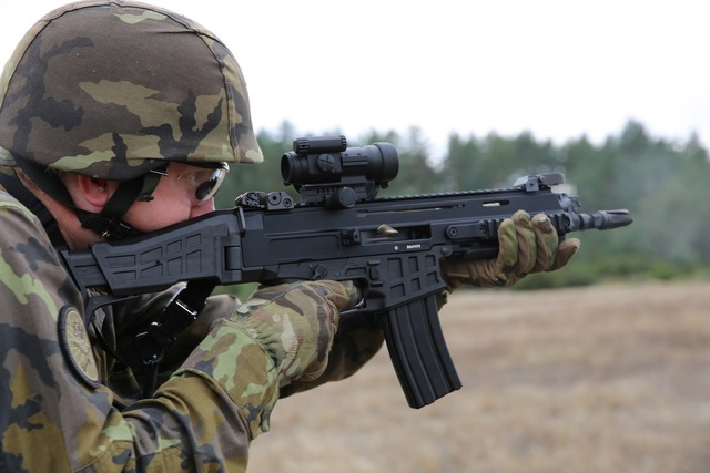 チェコ共和国陸軍がCZ 806 ブレン２ アサルトライフルを契約