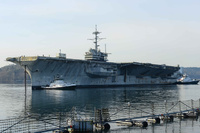 映画「トップガン」でも登場した米海軍の空母 USS「レンジャー」 が解体のため曳航