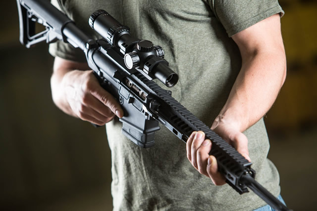 銃身の根元から折り畳めるAR系ライフル「XAR Invicta」が2017年夏発売