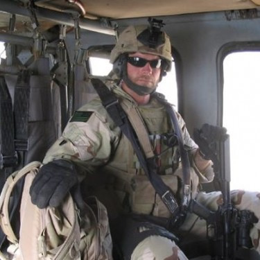 イラクの戦闘で 27 発の銃撃を体に受けた不死身の SEAL 隊員が「鉄人レース」に参戦