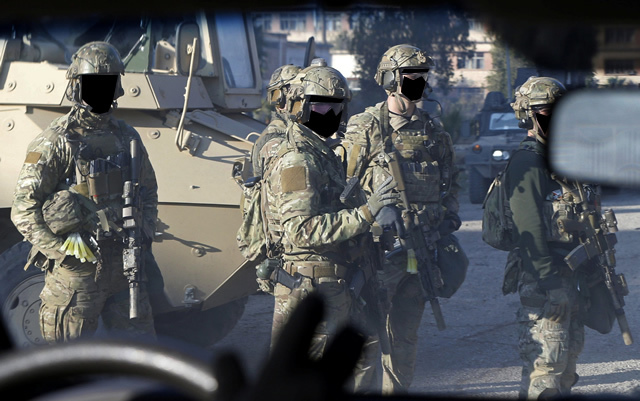 イラクのモースル大学がダーイッシュ (IS) から解放。米陸軍特殊部隊オペレーターの写真が話題に