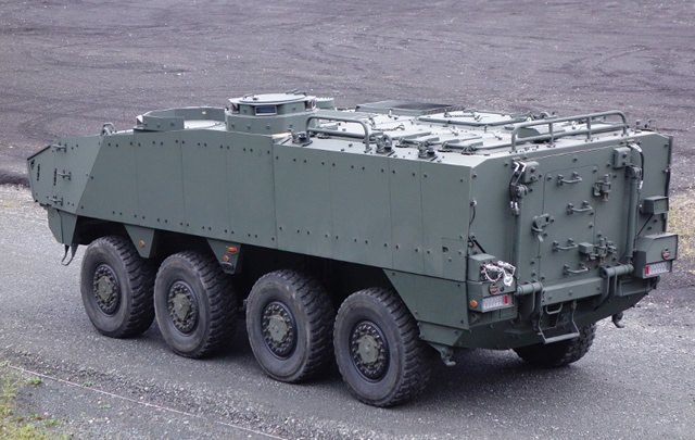 防衛装備庁に小松製作所製の新型装輪装甲車、「装輪装甲車（改）」の試作車輌が納品