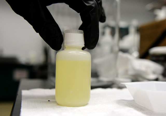 ヒトの『尿』で効果2倍。米陸軍の研究チームが、新開発のアルミニウム系粉末を使った「燃料電池」を研究中