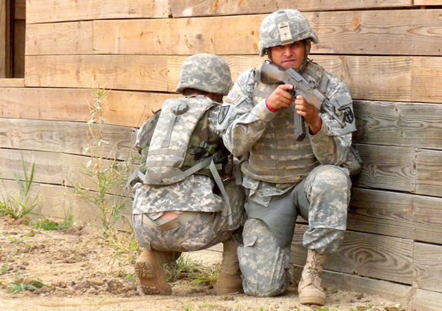 米陸軍が爆風による破片から兵士の鼠径部や大腿動脈を防護する新型ハーネスを開発