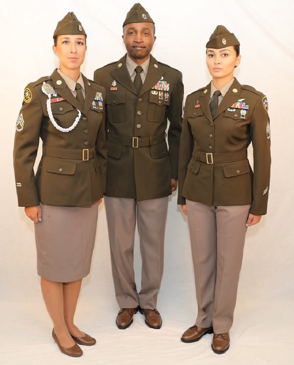 アメリカ陸軍、懐古調の「ピンク＆グリーン」勤務服への移行決定が最終段階