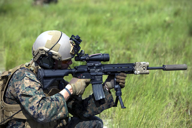 アメリカ海兵隊が索敵能力向上のため各ライフル分隊に「電子戦オペレーター」の追加を検討中