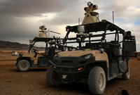 飛行場パトロール、米海兵隊 無人監視車輌を使った評価試験を実施