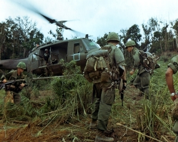米国、海洋安全保障を目的におよそ 40 年ぶりにヴェトナムへの武器禁輸を緩和へ