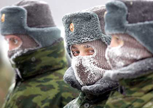 ロシア軍、伝統の耳覆い付き毛皮帽子「ushanka」を廃止へ