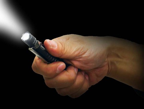 米タクティカルライト、POWERTACのライト付きペン! SCHOLAR(スカラー) 米タクティカルライト、POWERTACのライト付きペン! SCHOLAR(スカラー)