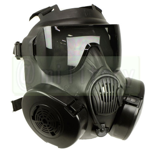 外気を取り入れるガスマスク型ゴーグル。