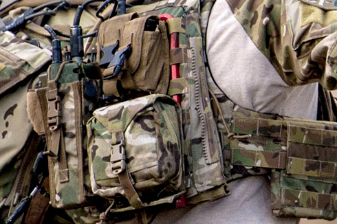 右端の人装備 (Crye AVS 細かいところ編) 右端の人装備 (Crye AVS 細かいところ編)