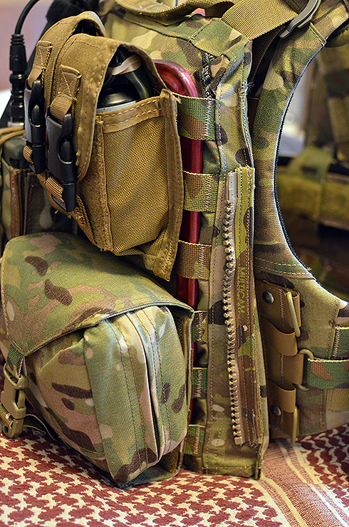 右端の人装備 (Crye AVS 細かいところ編) 右端の人装備 (Crye AVS 細かいところ編)