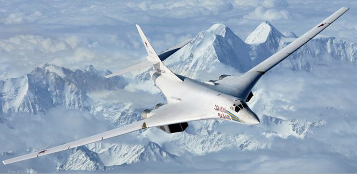 Tu-160可変翼・長距離・超音速戦略爆撃機ロシア航空軍の「ハクショクの怪鳥」がアップグレードしている