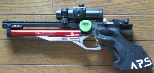 んで、カミさんの銃。