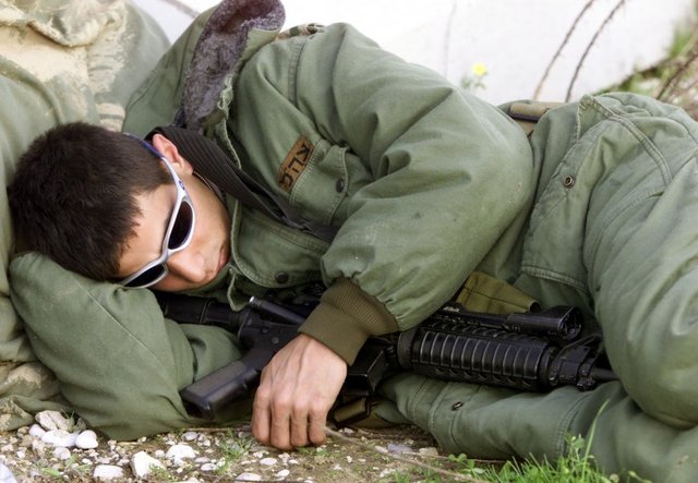 戦場での睡眠