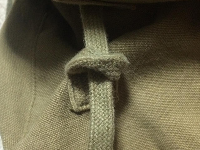 日本陸軍 昭和十二年型以降 雑嚢 蓋の紐の結び方