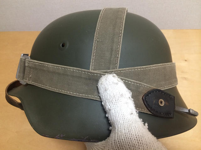 WWIIドイツ軍 ヘルメット用偽装網代用 雑嚢ストラップ  ヘルメット装着方法（実演有）