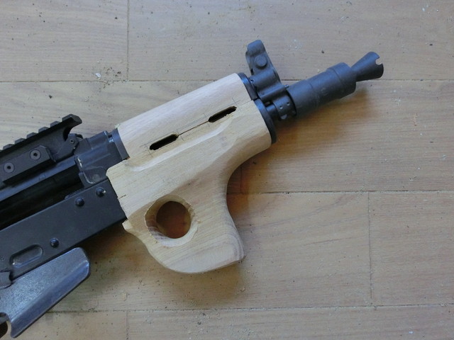 KSC AKS74U用ウッドハンドガードの製作とM4　GBBグリップの製作とデジコンターゲット用ウッドストックの製作！