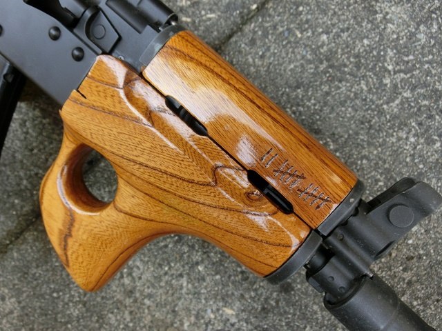 次世代AKS74Nウッドハンドガードの荒加工完了！