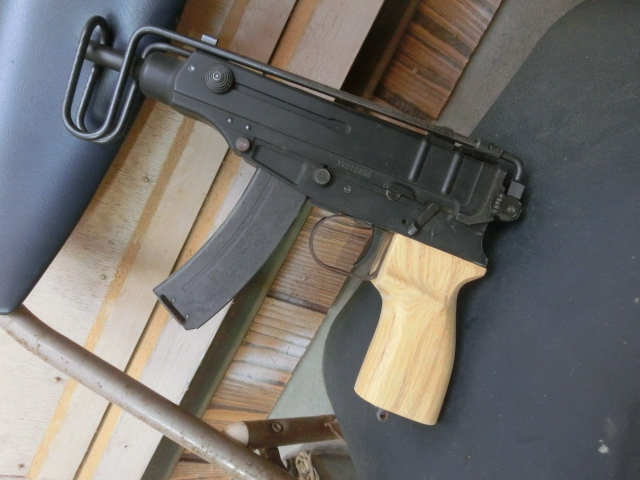 次世代AKS74Uサムホールハンドガードの形状修正！