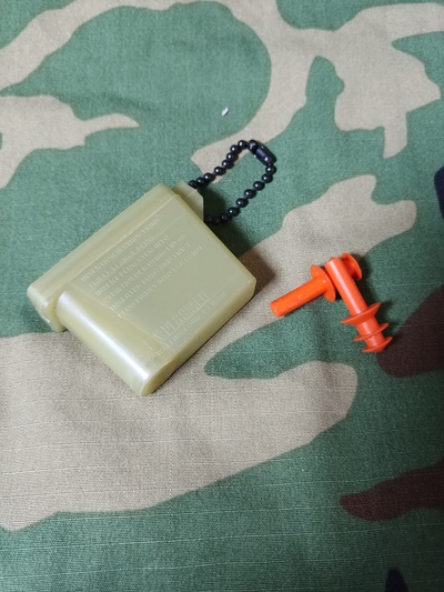 米軍装備の小物 その1 (イヤープラグケース,ペースカウンター)