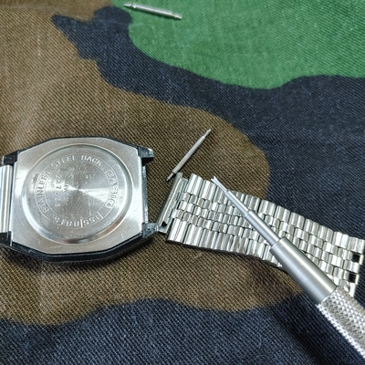 オールドスクール装備な腕時計 2