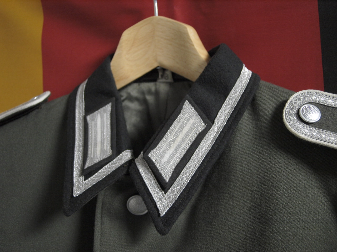 東ドイツ軍兵用制服（袖章付）、東ドイツ軍制帽