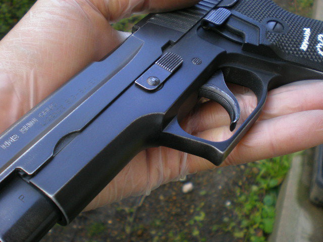 タナカ　Ｐ２２０　９ｍｍけん銃　陸上自衛隊　ビンテージ　バトルダメージ　塗装