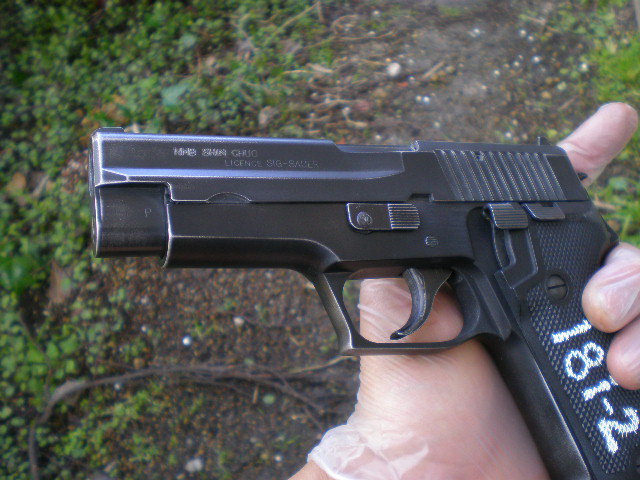 タナカ　Ｐ２２０　９ｍｍけん銃　陸上自衛隊　ビンテージ　バトルダメージ　塗装