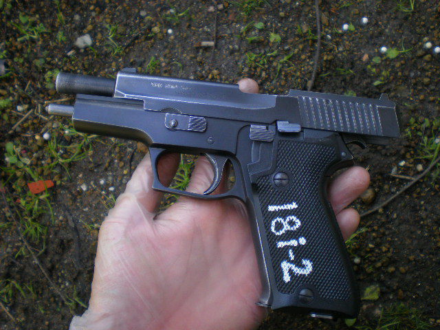 タナカ　Ｐ２２０　９ｍｍけん銃　陸上自衛隊　ビンテージ　バトルダメージ　塗装