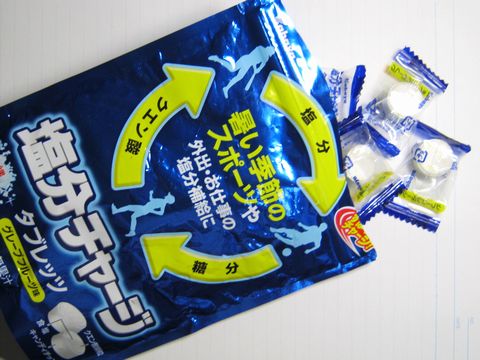 [塩飴レビュー]　塩分チャージタブレッツ　カバヤ食品