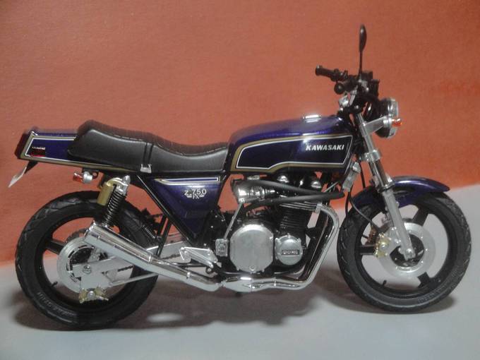 アオシマのZ750FXプラモ完成品